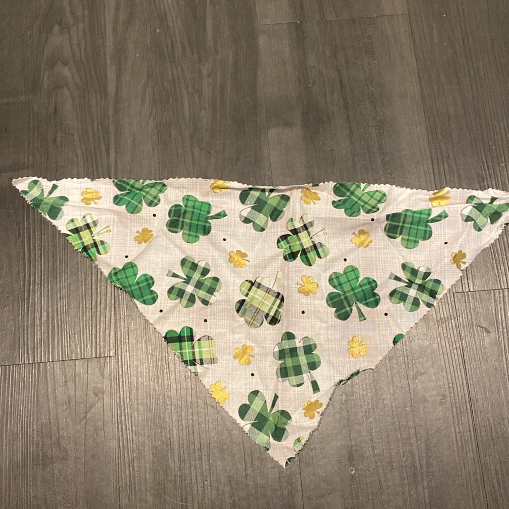 Shamrock St Patty’s dog bandana - 19” around neck before tying